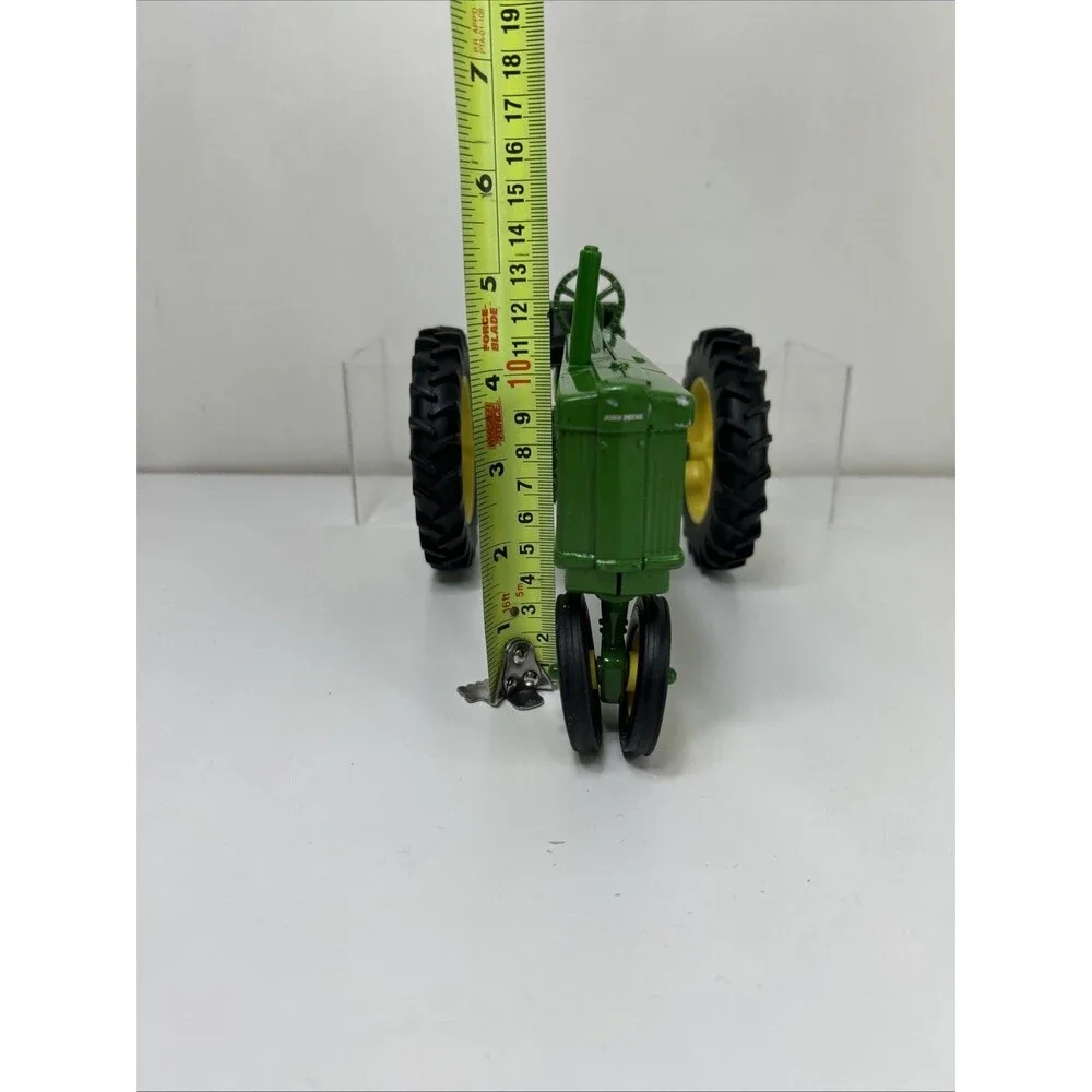 ERTL John Deere Model 60 Tractor 1/16 Die Cast Farm Toy #15189 Green
